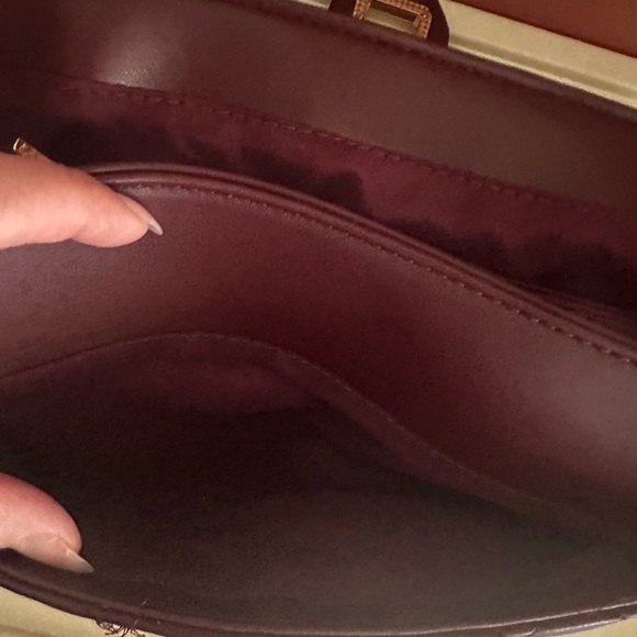 Badgley Mischka Red Quilted Shoulder Like New Travel Luggage Strap on Back - Picture 7 of 10